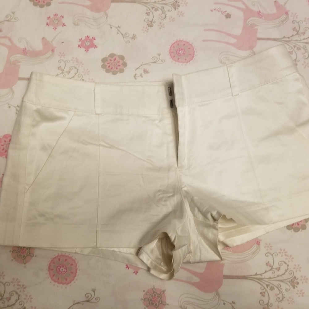 Bebe off white linen shorts